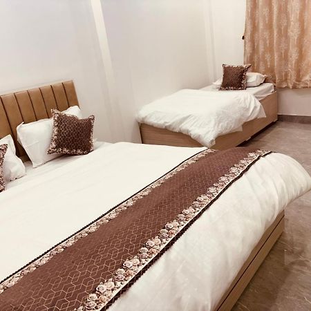Shri Ram Darbar Hotel Ayodhya Buitenkant foto