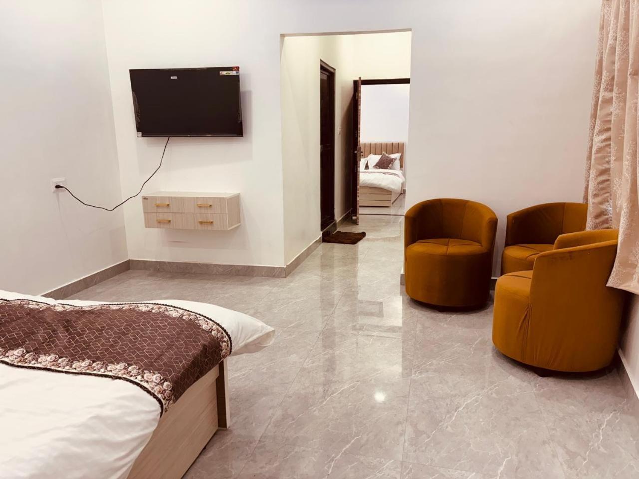 Shri Ram Darbar Hotel Ayodhya Buitenkant foto