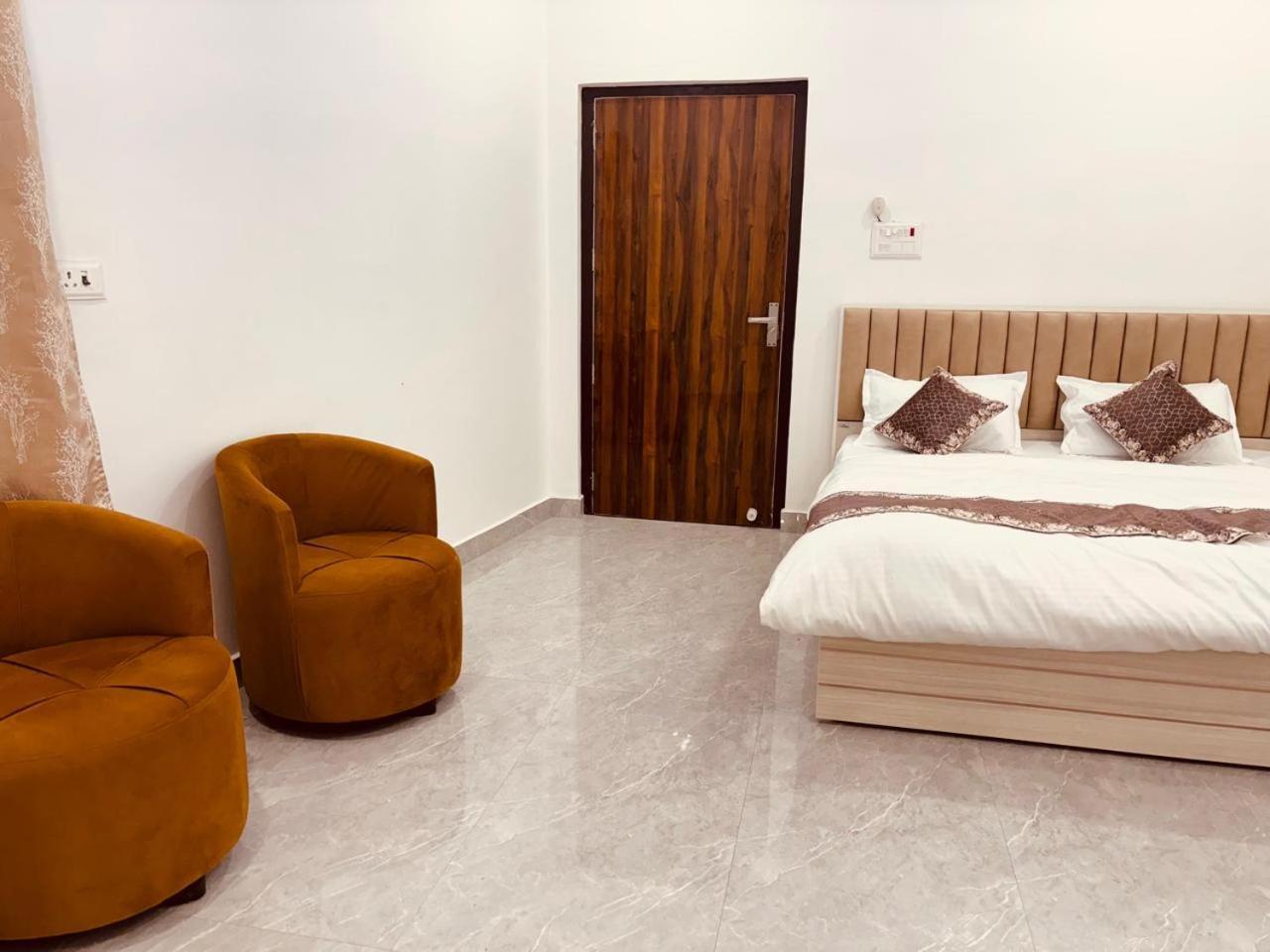 Shri Ram Darbar Hotel Ayodhya Buitenkant foto