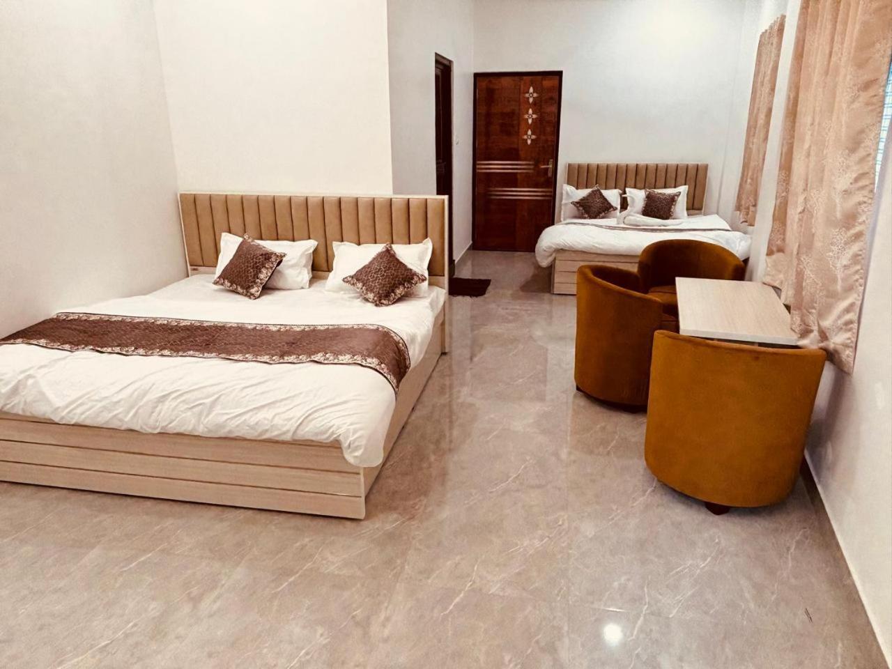 Shri Ram Darbar Hotel Ayodhya Buitenkant foto