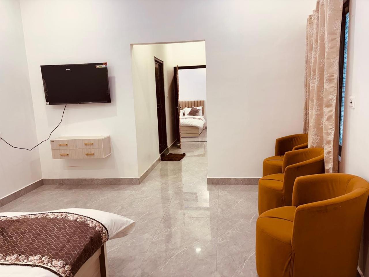Shri Ram Darbar Hotel Ayodhya Buitenkant foto