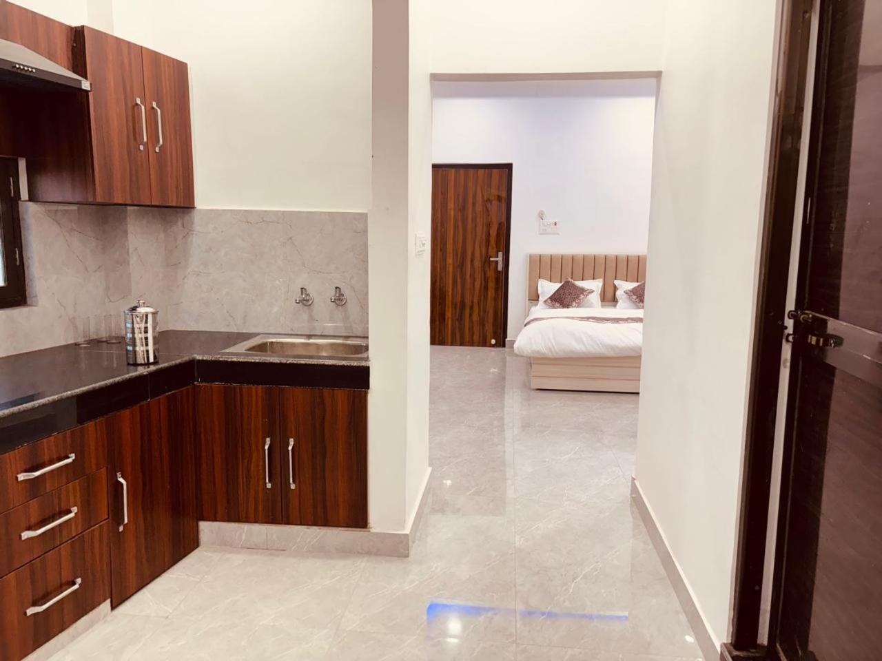 Shri Ram Darbar Hotel Ayodhya Buitenkant foto