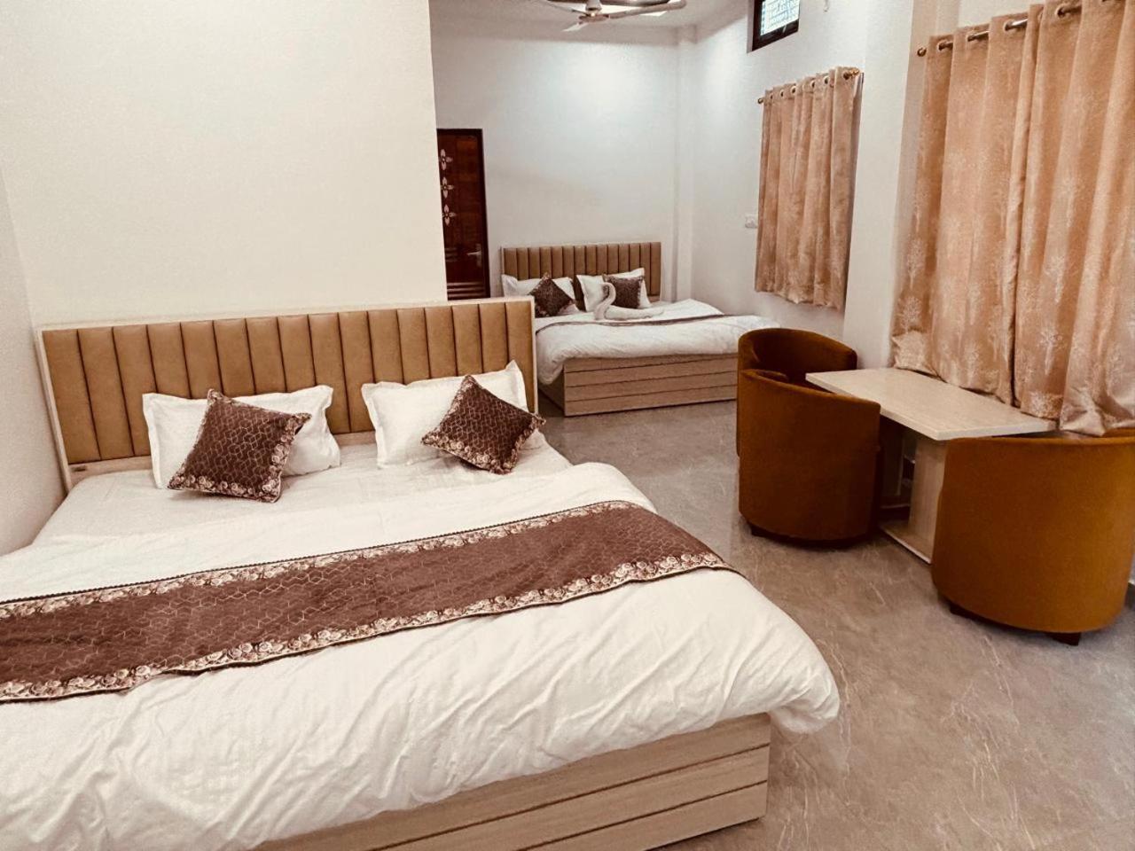 Shri Ram Darbar Hotel Ayodhya Buitenkant foto