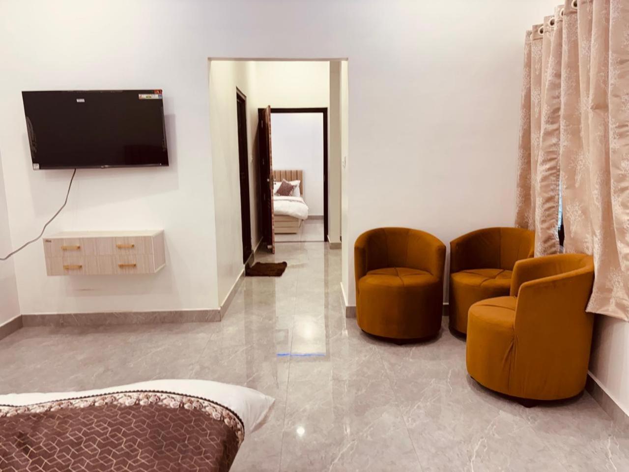 Shri Ram Darbar Hotel Ayodhya Buitenkant foto